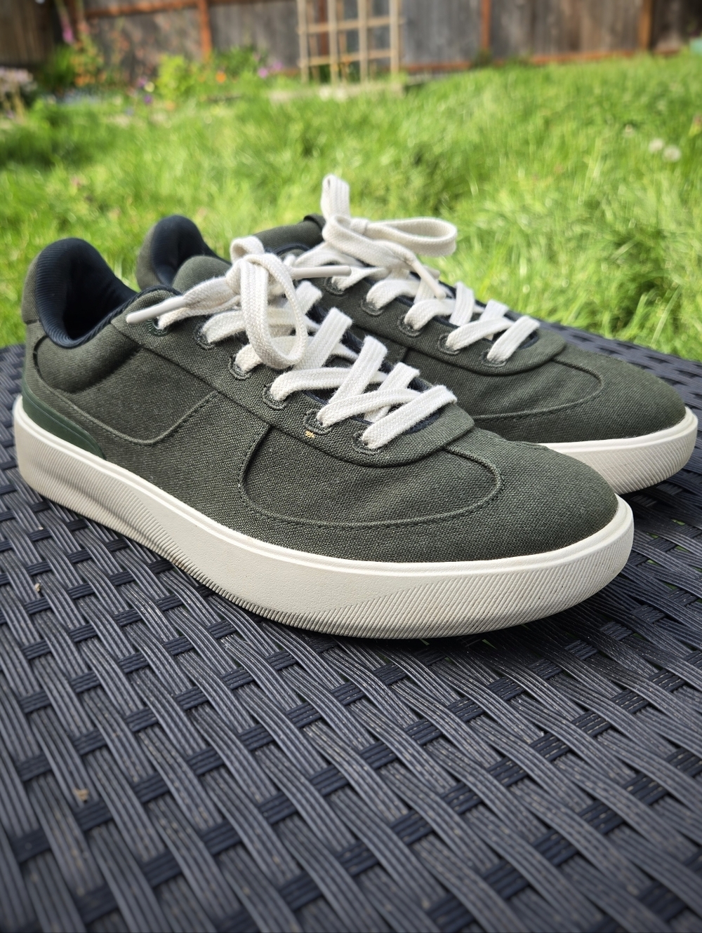 Men's Green Canvas Low-Top Sneakers - Lululemon Cityverse Size 7.5